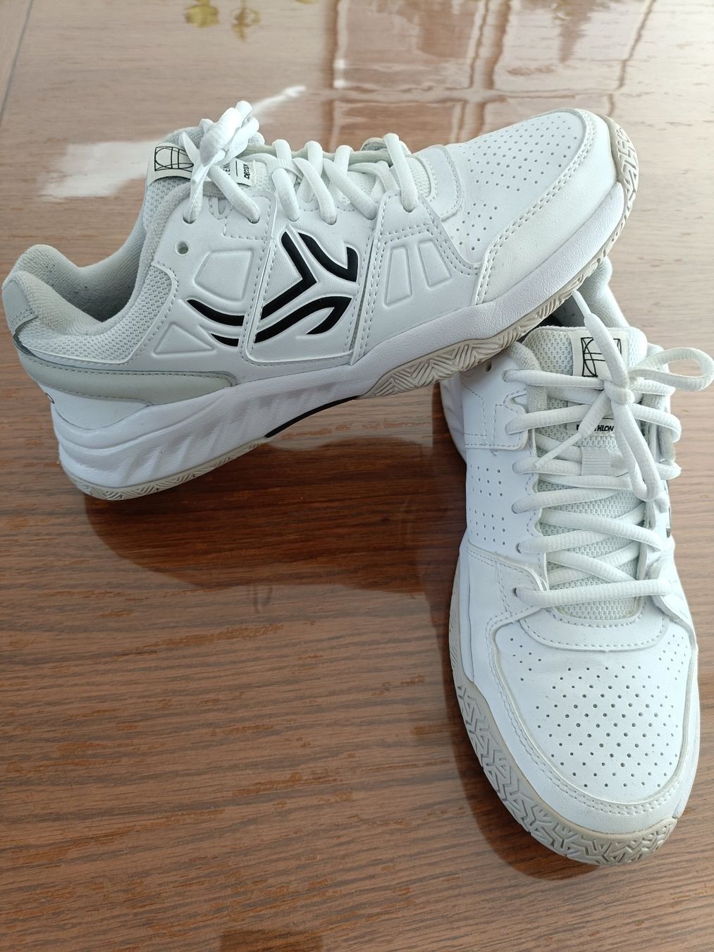 Decathlon Scarpe da uomo: Chaussure de tennis Artengo - 39 – Usato da Gland venduto da Gelerio