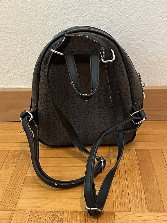 Guess Rucksäcke: Guess cute backpack – Gebraucht aus Zürich von abiiStore 1