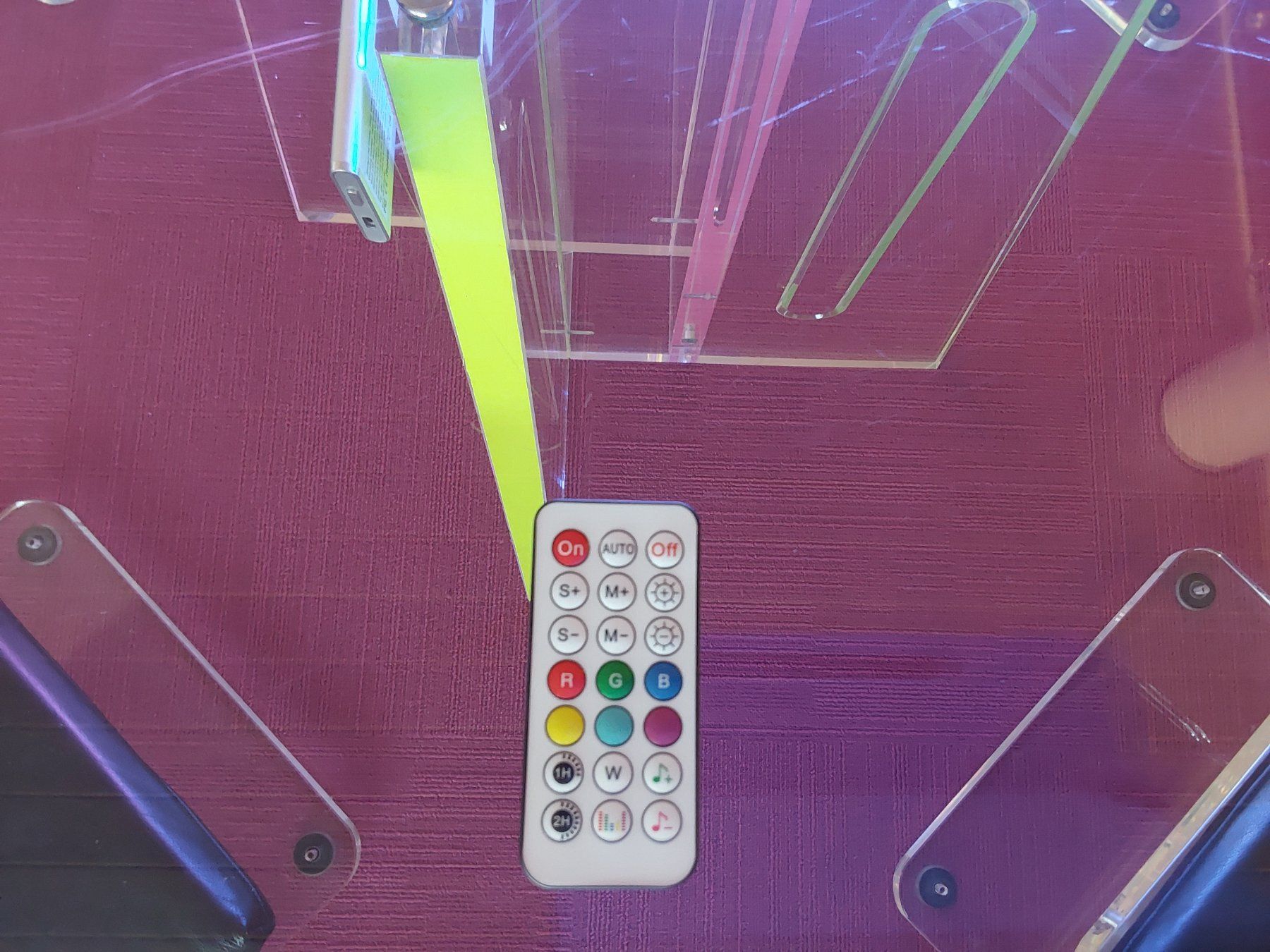 Set di tavolo e panche: Acrylglas Tisch + 4 Stühle – Usato da Rupperswil venduto da Geni22 3