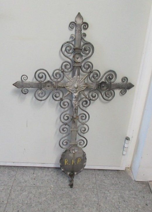 Sculture & Statue: Grabkreuz aus Eisen antik – Usato da Flums venduto da Flumsantik