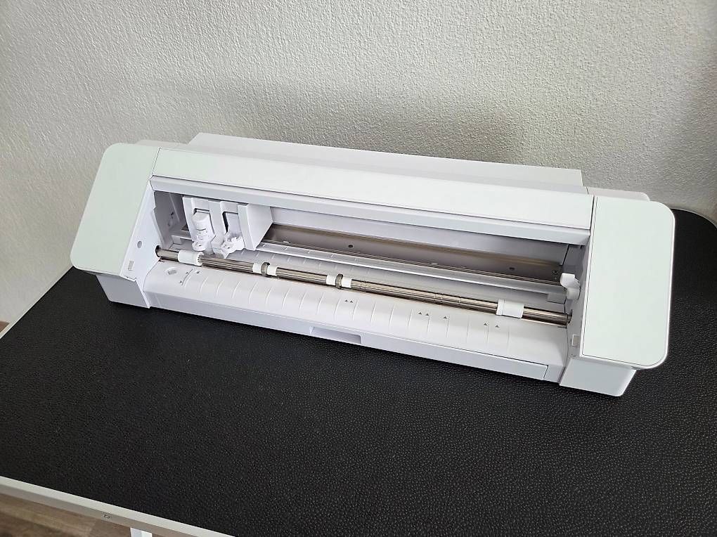 Stampanti: Silhouette Cameo 4 Plus Schneideplotter + 2 Transferpressen – Usato da Weier im Emmental venduto da Sho1326 2