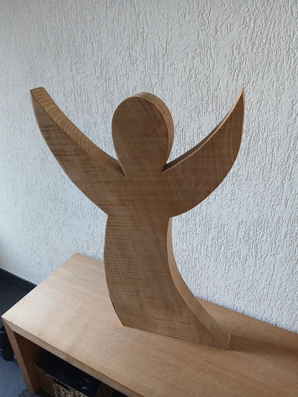 Articoli in legno: Schöner Holzengel ( Eschenholz ) – Usato da Felben-Wellhausen venduto da Rumaca