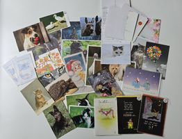 Viele Karten und Postkarten leer