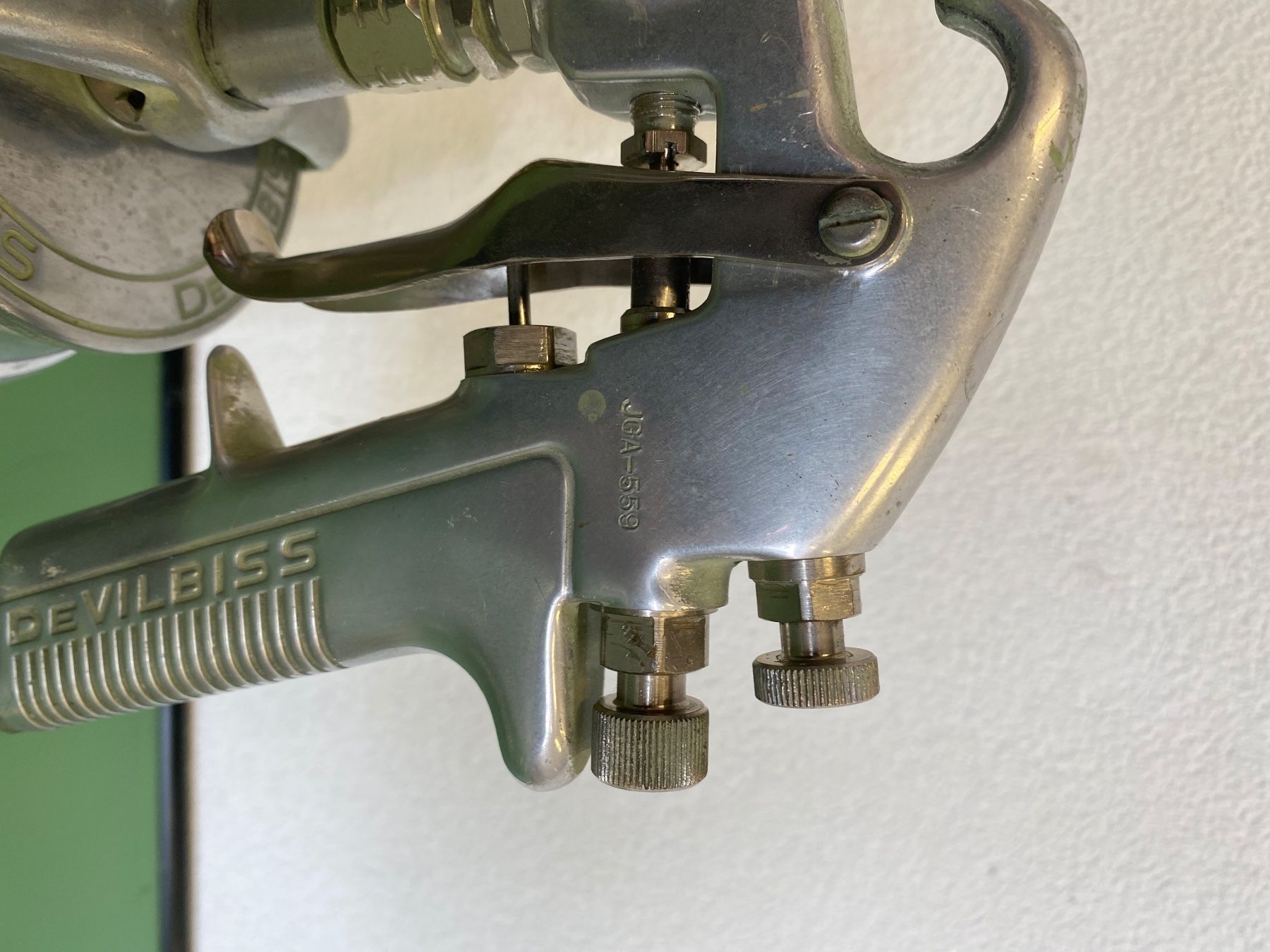Tutti gli attrezzi: DEVILBISS pistolet succion advance – Usato da Aarberg venduto da SNMachines 7