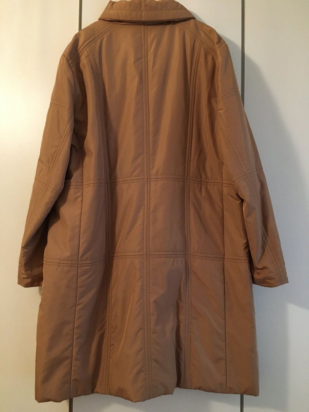 Cappotti: Edler Steppmantel Farbe Camel – Usato da Bern venduto da Smile-2707 1