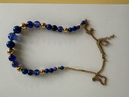 Halskette mit goldigen und blauen Perl Anhängern