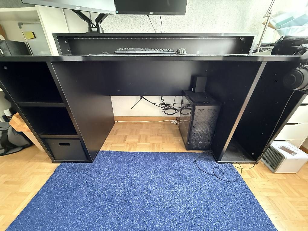 Scrivanie: Schwarzer Gaming-Schreibtisch – Usato da St.Gallen venduto da fam_lzq6