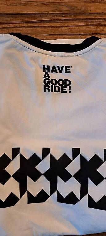 Lotti di vestiti: 2 Assos Shirts 1x kurzarm & 1x langarm – Usato da Brunnen venduto da Rodge 2