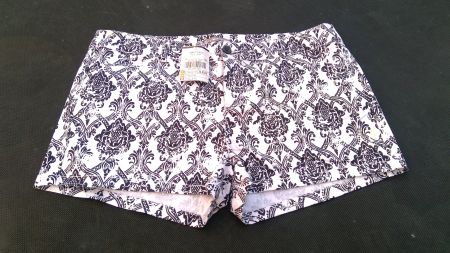 Short blanc & noir à motifs, taille 40 (95cm), NEUF