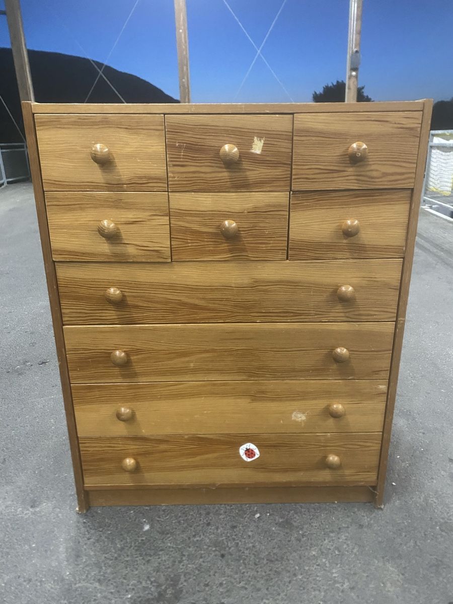 Kommoden: Ancienne commode avec plein de tiroirs – Gebraucht aus Concise von collinet.1426