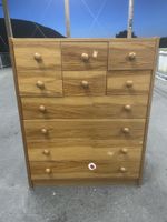 Ancienne commode avec plein de tiroirs