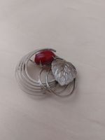 Vintage Brosche Silber Look mit pinkem Stein und Blatt.
