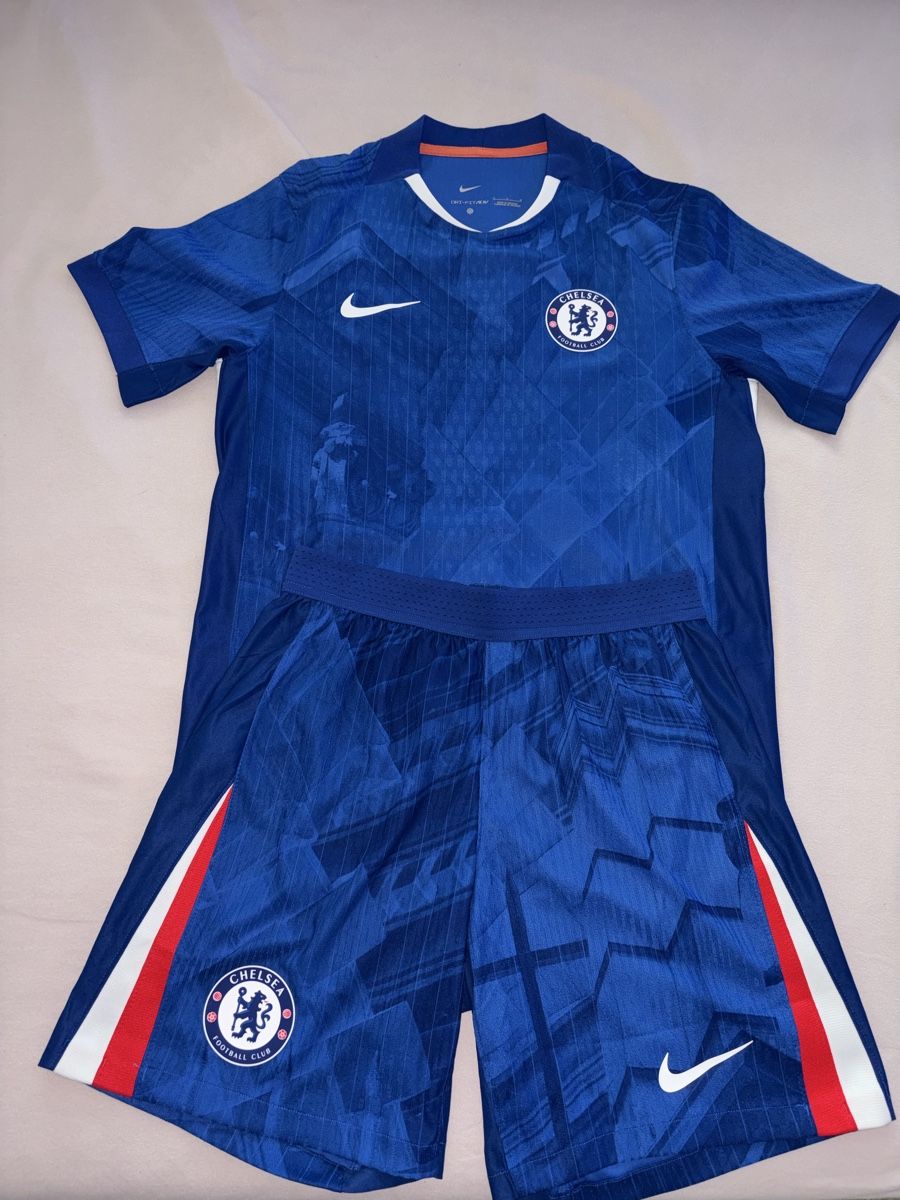Nike Lotti di vestiti: Chelsea Authentic Trikot + Shorts / size M – Usato da Urdorf venduto da YannisW.