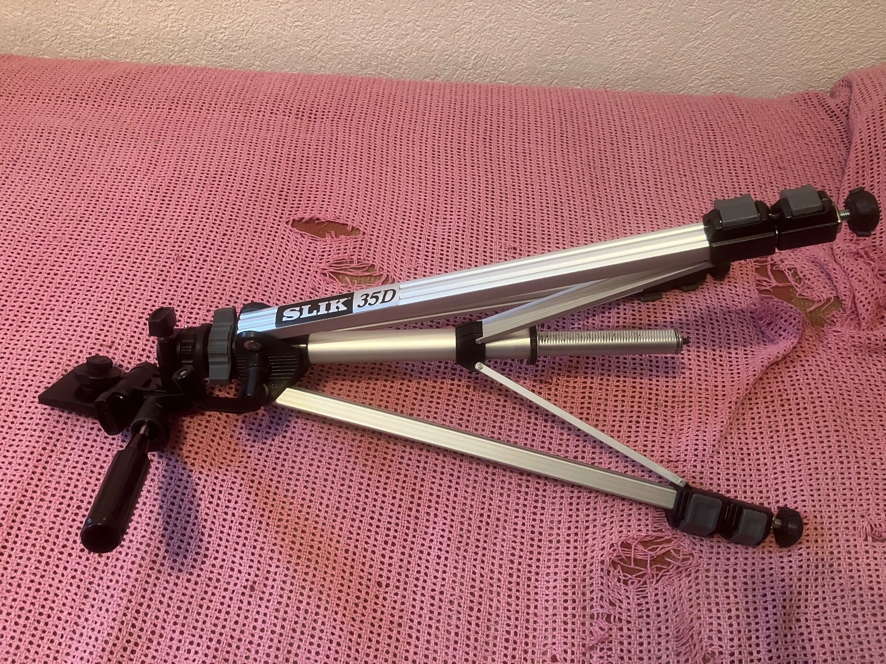 Treppiedi & Teste: SLIK 35D Profi Aluminium Dreibein Stativ – Nuovo (secondo la descrizione) da Interlaken venduto da zingu 2
