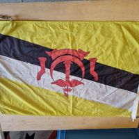 8 Flaggen aus dem asiatischen Raum, mit Halterungen