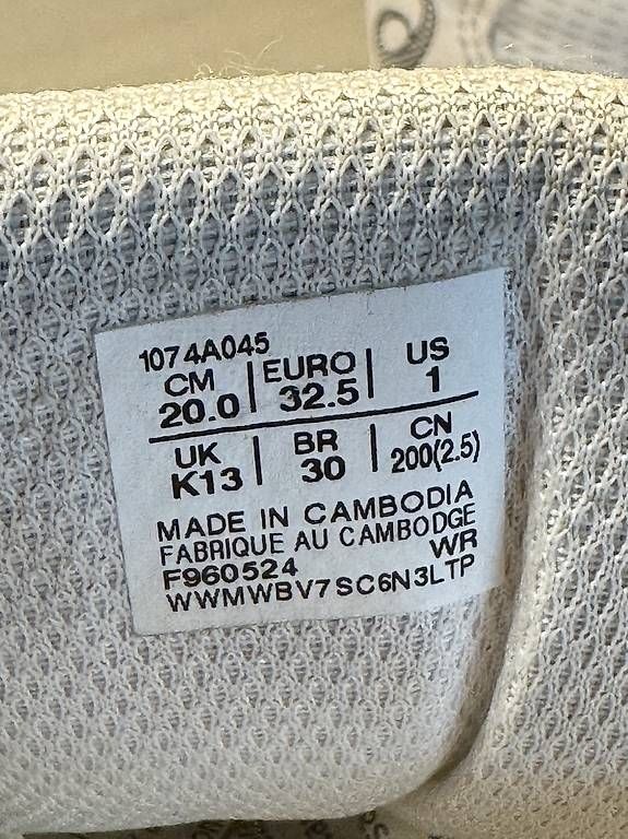 Asics Herrenschuhe: Asics Kinder Hallenschuhe Gr. 32.5 – Gebraucht aus Berg SG von Berglerfabi 3
