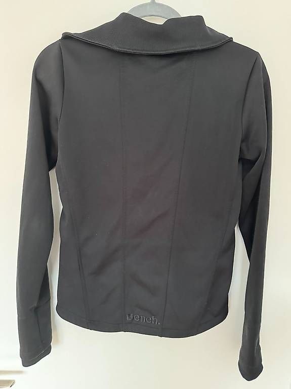 Bench Pulls & Sweat-shirts: Bench Schwarz Strickjacke Gr. S – D'occasion à Basel par liz_kqf6 3