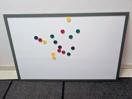 Whiteboard mit Magneten, guter Zustand