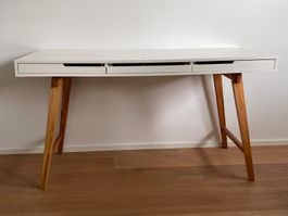 Schreibtisch