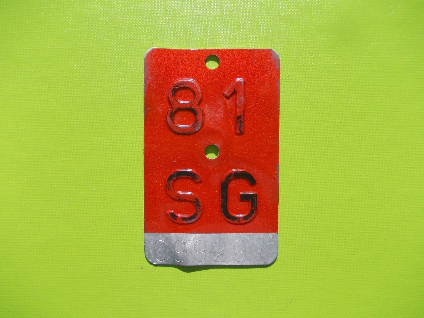 Schilder: Velonummer / Fahrradnummer SG 81 – Gebraucht aus Gsteigwiler von HORMIGA21