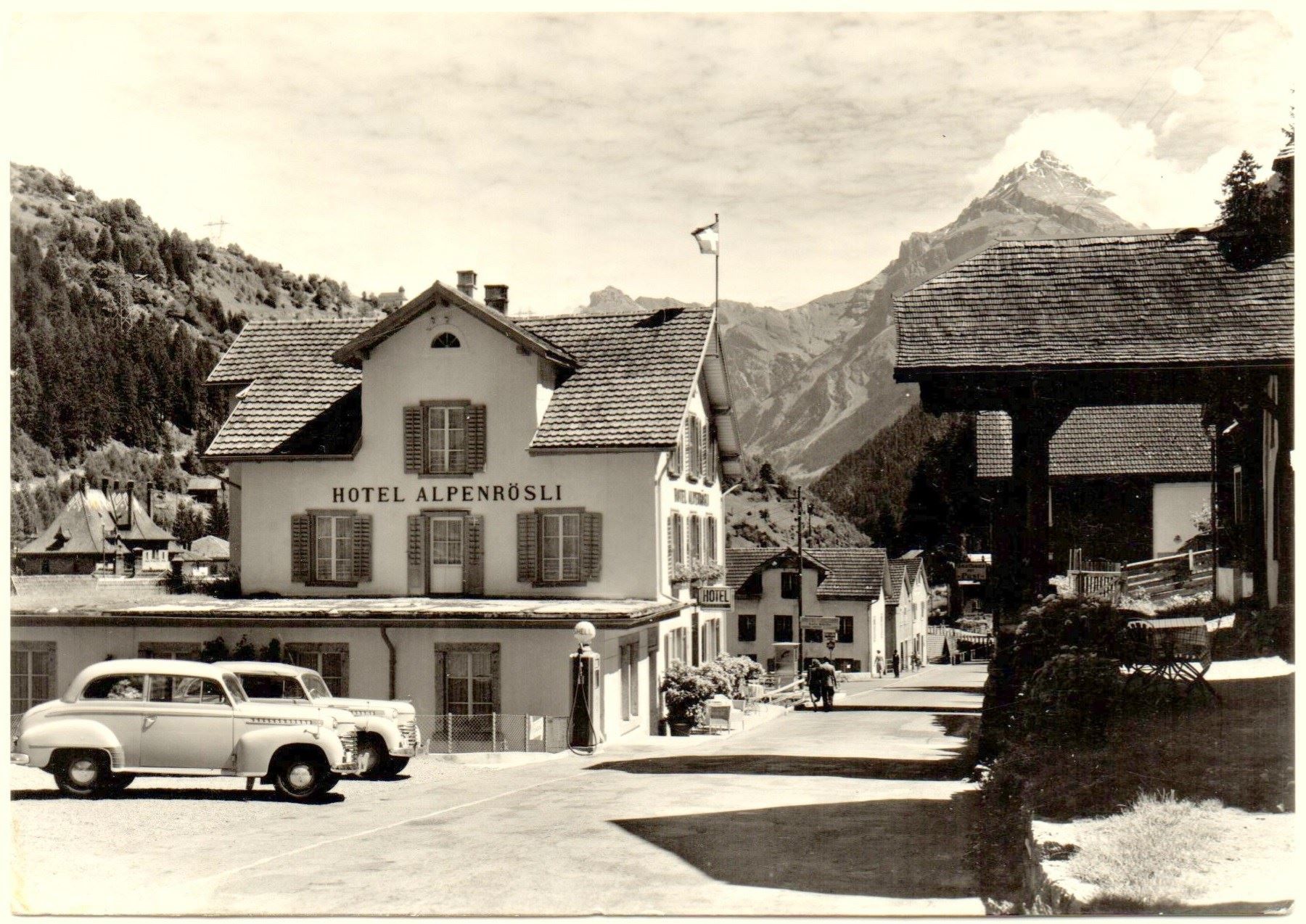 Cartoline postali: GURTNELLEN Hotel Alpenrösli, Auto, Tanksäule Shell – Usato da Jona venduto da philajona