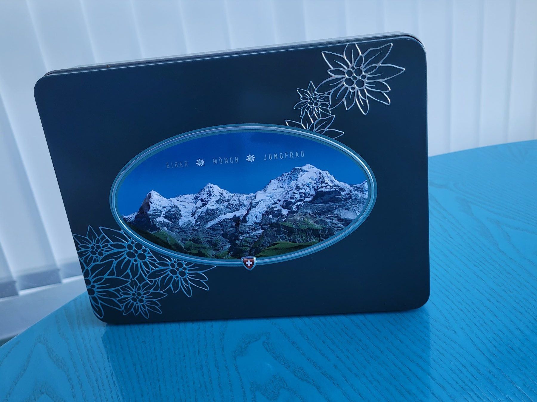 Recipients et similaires: Blechbüchse Dose Eiger,Mönch,Jungfrau Guetzlidose – D'occasion à SCHÜBELBACH par CoKaHa 1