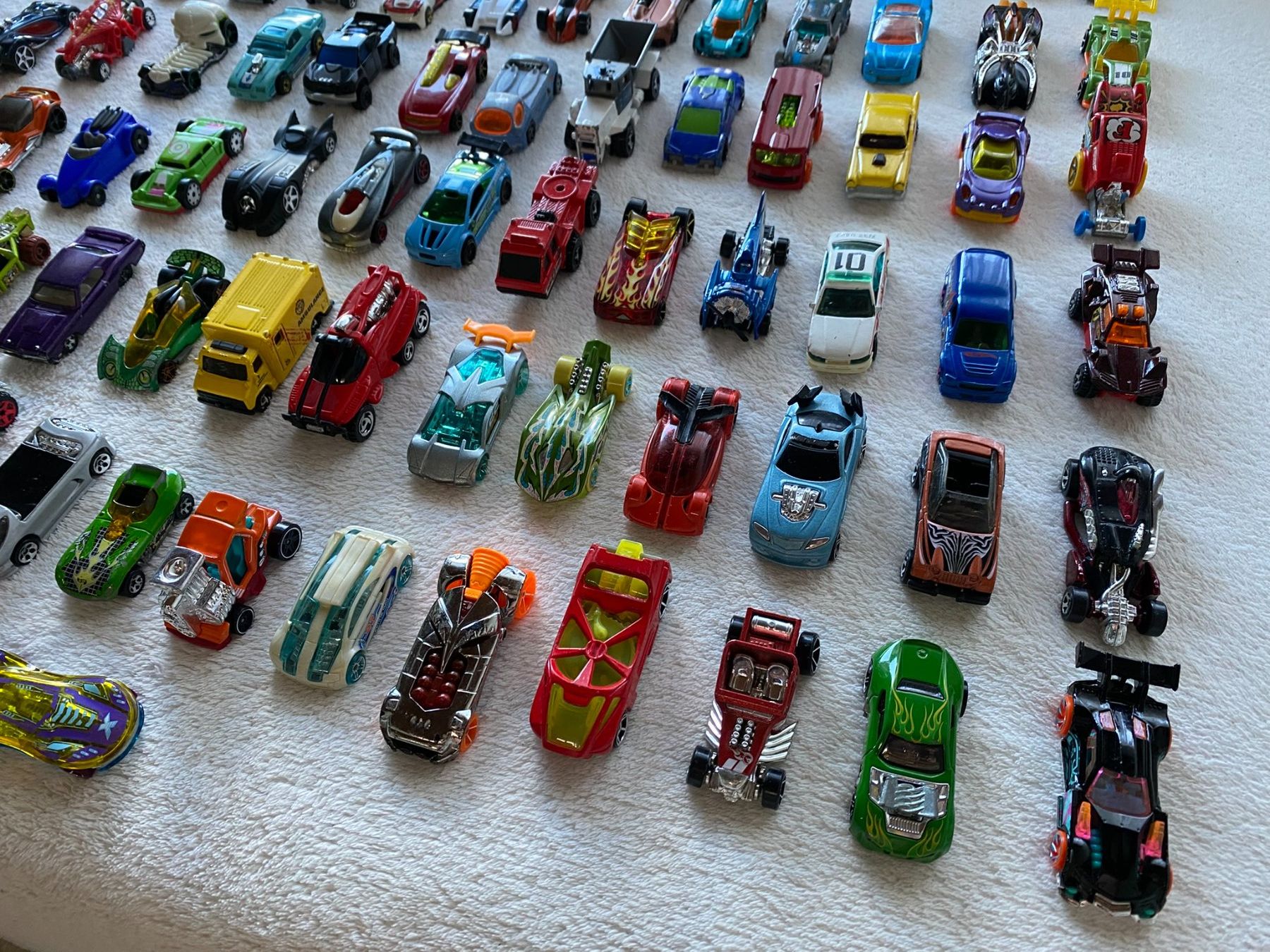 Hot Wheels Giocattoli: Sammlung 85 Hot Wheels Spielzeugautos – Usato da Spiez venduto da Mlandcruiser 2