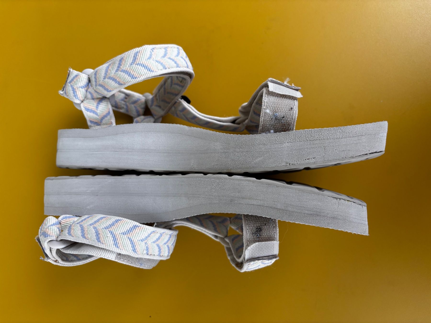 Teva Damenschuhe: TEVA graue Sandalen mit dicker Sohle – Gebraucht aus Zürich von missmodernage 2