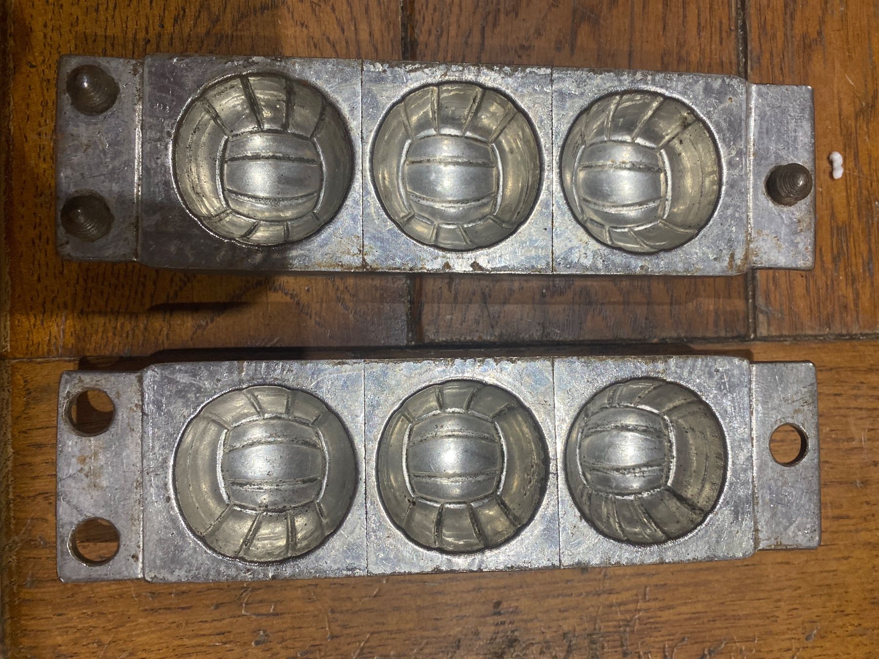 Teglie da forno: Moule chocolat schokoladenform ballon – Usato da Lajoux JU venduto da Briard0
