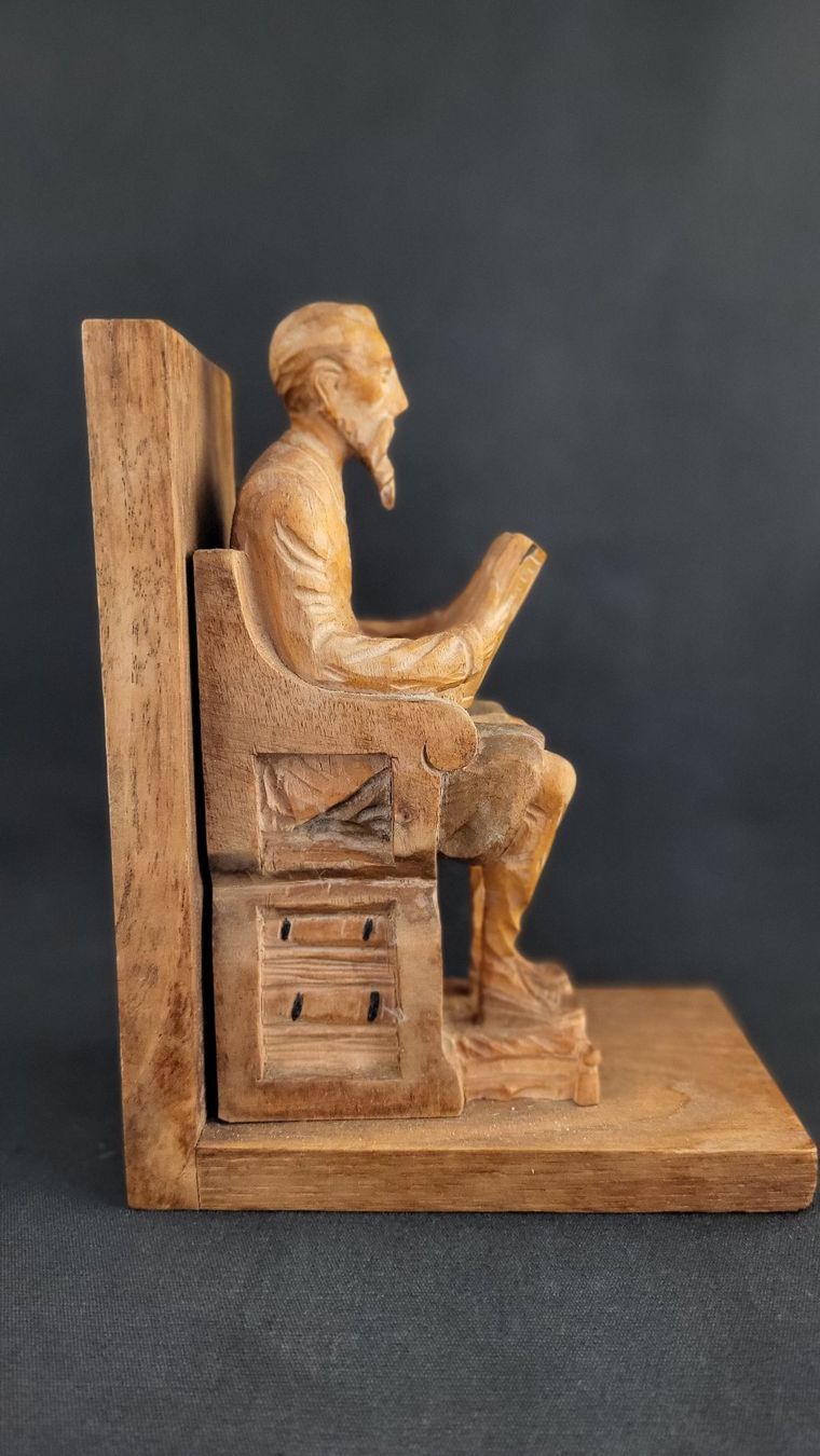 Statuette: Bücher-Stütze LESENDER MANN aus Holz – Usato da Basel venduto da spinne02 3