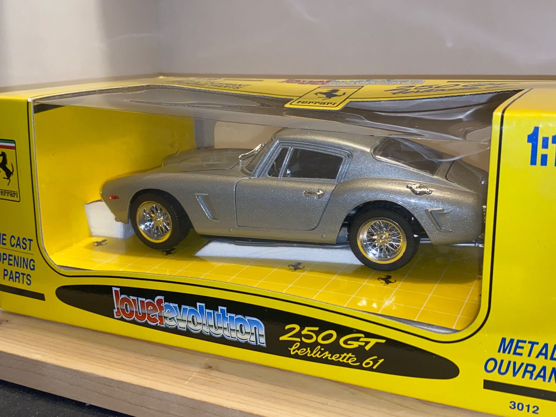 Ferrari Modellini d'auto: Ferrari 250 GT Berlinetta 1961 - 1/18 – Nuovo (secondo la descrizione) da Wohlen AG venduto da PrivatSammlung 1
