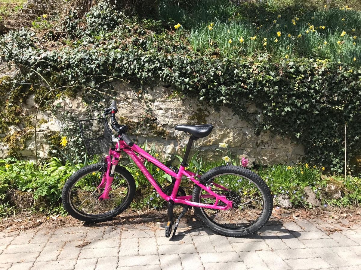 Velos: Vélo enfant rose – Gebraucht aus Neuchâtel von louissiffert