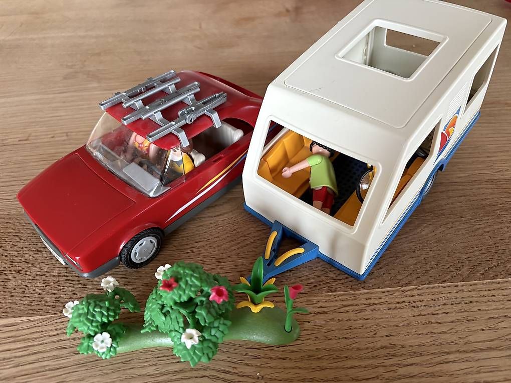 Giocattoli: Playmobil Auto mit Wohnwagen  – Usato da Schüpfheim venduto da pepper03 1