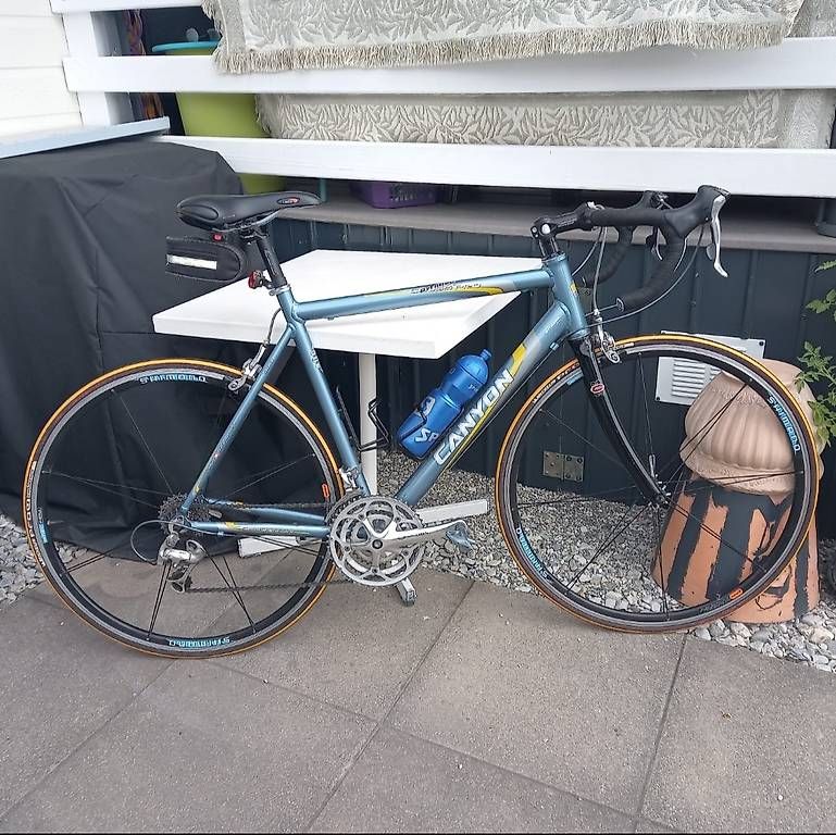 Canyon Velos: Vélo de course Canyon avec chaussures Scott – Gebraucht aus Châtonnaye von lem_x9zx 1