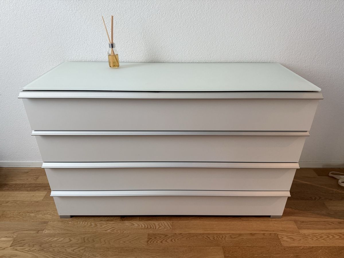 Betten: Doppelbett inkl. Nachttisch und Kommode – Gebraucht aus Aarwangen von wifag70 2