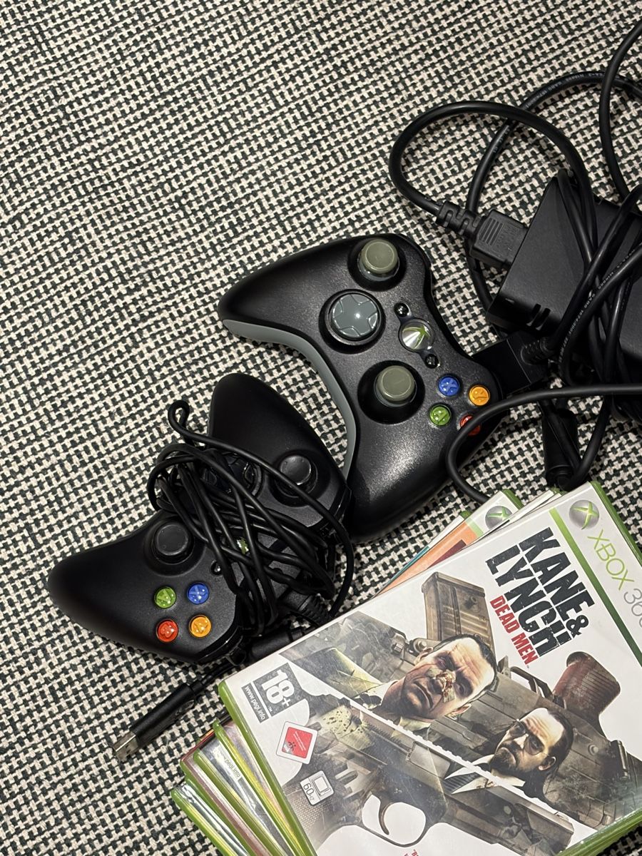 Microsoft Konsolen: Xbox 360 S / 2 Controller / 20 Games – Gebraucht aus Magden von Raybs7 2