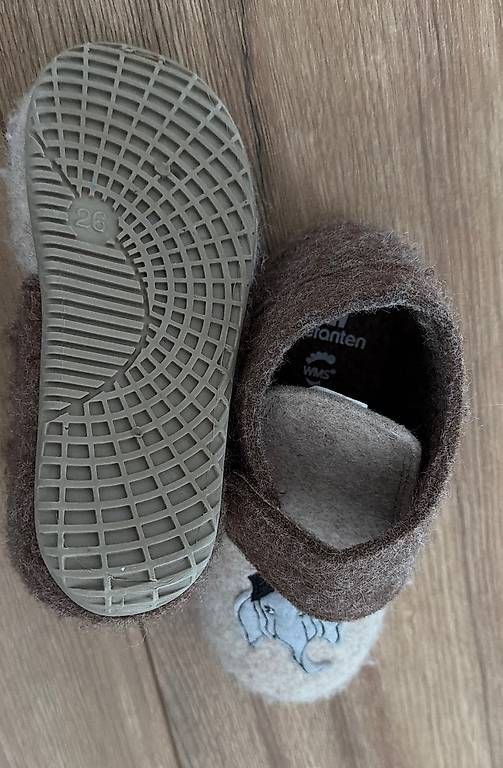 Scarpe per ragazzi: Hausschuhe/Finken Elefanten – Usato da Kirchleerau venduto da Evolution_viii 1
