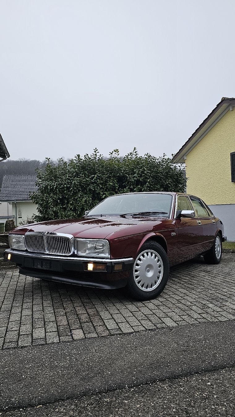 Jaguar Automobili: Jaguar Sovereign 4.0i – Usato da Aarau venduto da Lrf80