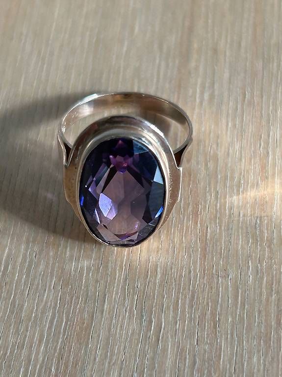 Anelli: 8 Karat Goldring mit Amethyst – Usato da Luzern venduto da lou4444