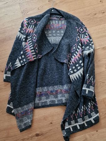 Stylische Strickjacke Gr. L/XL perfekt für Herbsttage