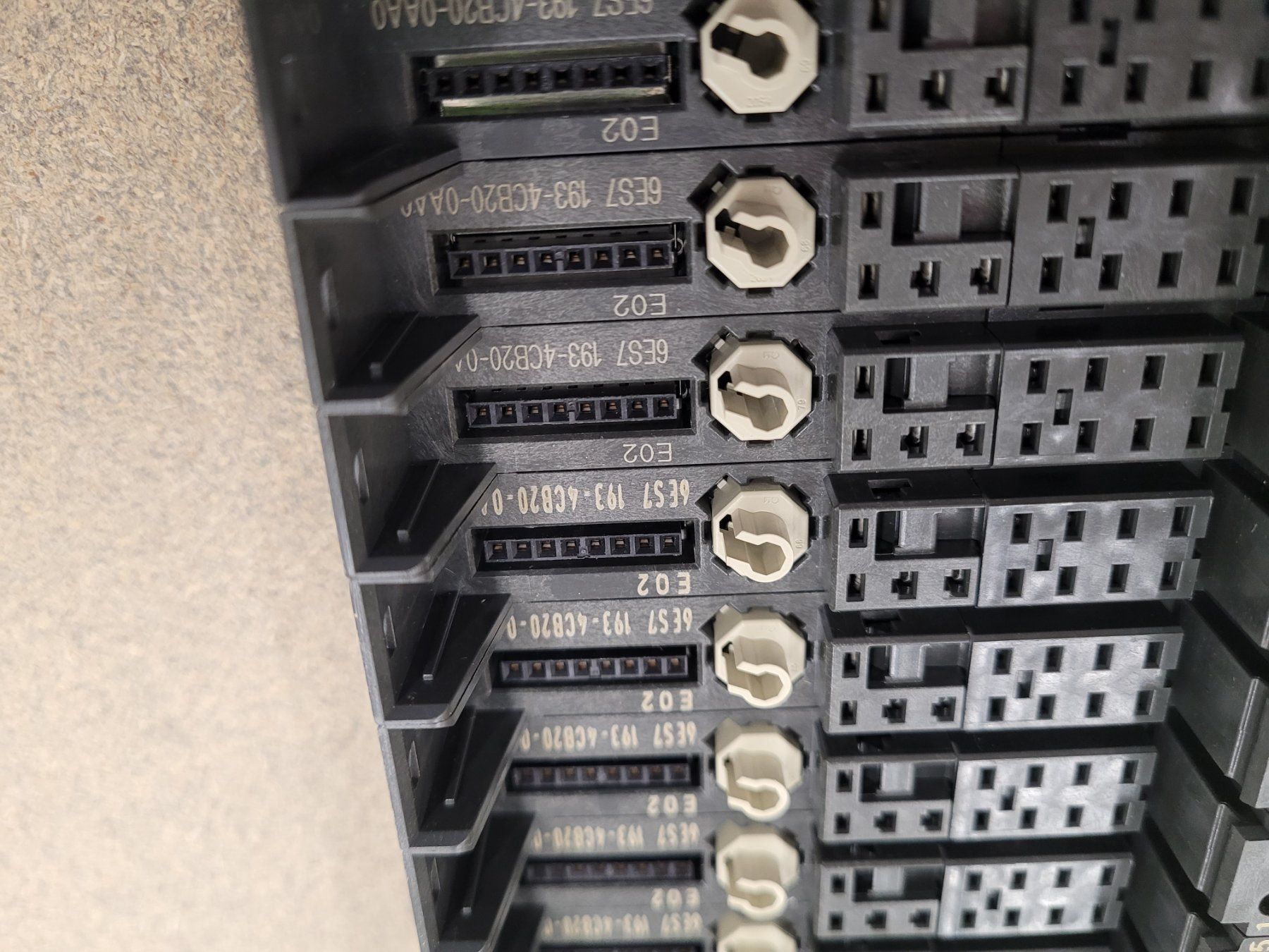 Siemens Componenti elettronici: Siemens SPS / Simatic S7 6ES7 151-1AA05-0AB0 – Usato da Vitznau venduto da Night-Fire 4
