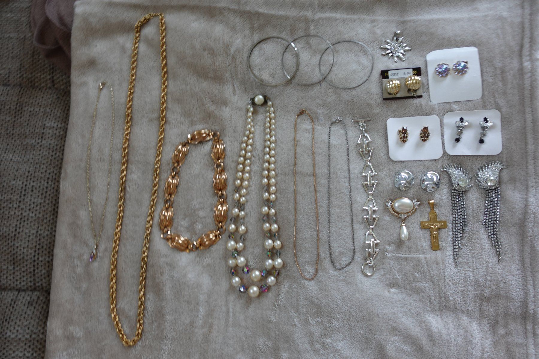 Autres bijoux: 1 schönes 25 teiliges Modeschmuck Set – D'occasion à rorschach par Babsi64