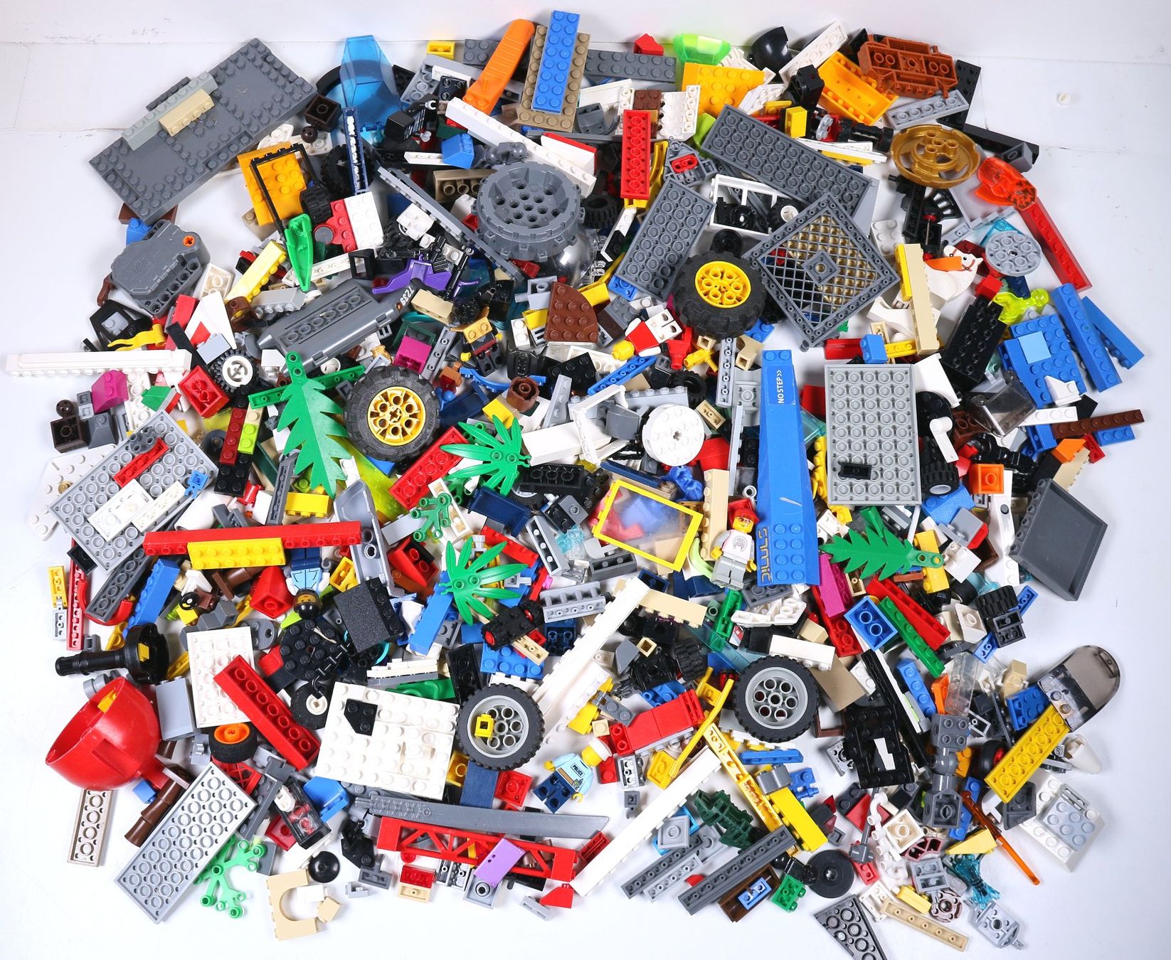 Lego Baukästen: 1.5 kg. Legoteile mit Minifiguren – Gebraucht aus Hettlingen von Scholi99
