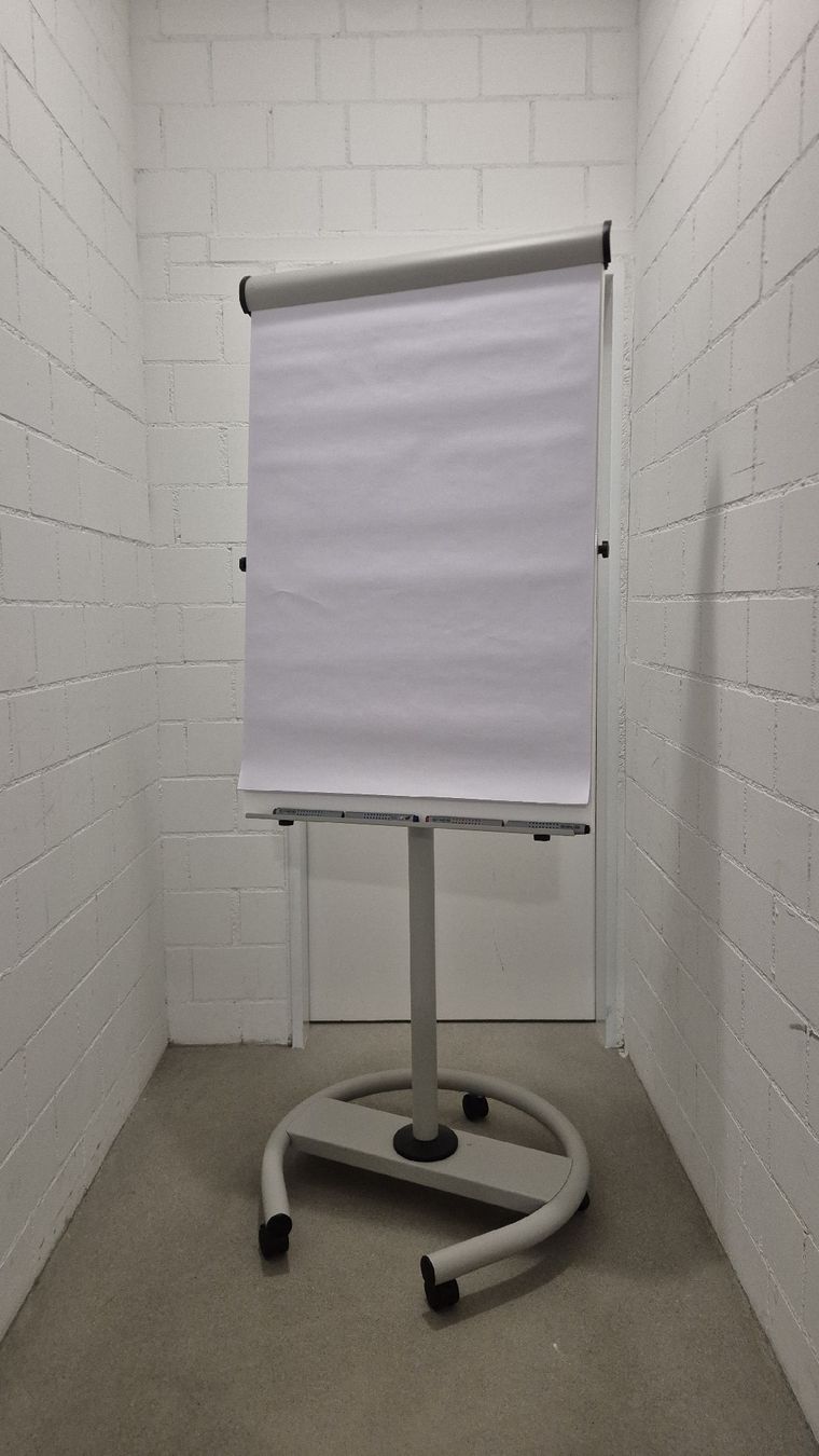 Wandtafeln: Flipchart auf Rollstativ grau – Gebraucht aus Wiesendangen von Joker24