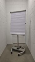 Flipchart auf Rollstativ grau