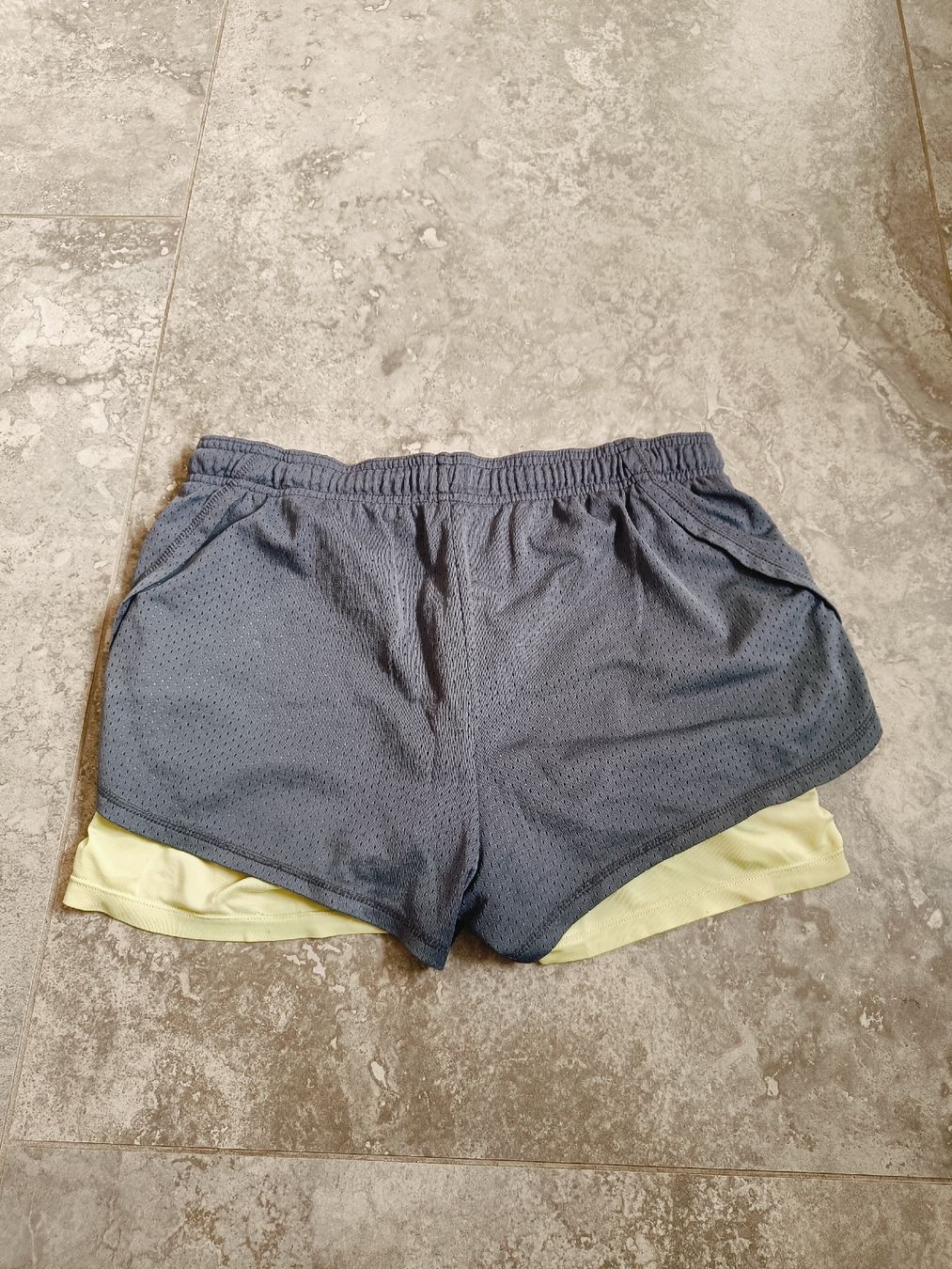 Champion Hosen: Champion Sportshorts – Gebraucht aus Zürich von nin_6b6w 1