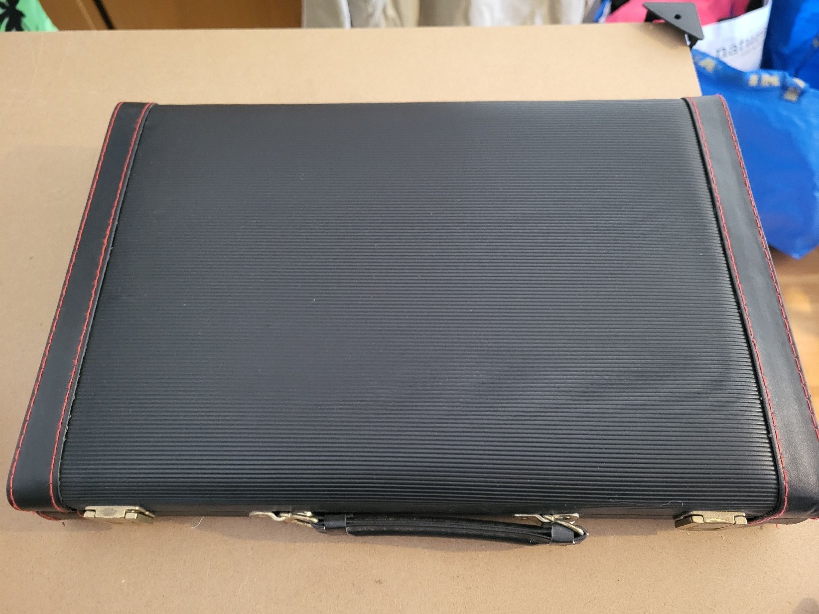 Giochi: Backgammon Spiel schwarz rot mit Koffer gebraucht – Usato da Riniken venduto da Daisy91 1