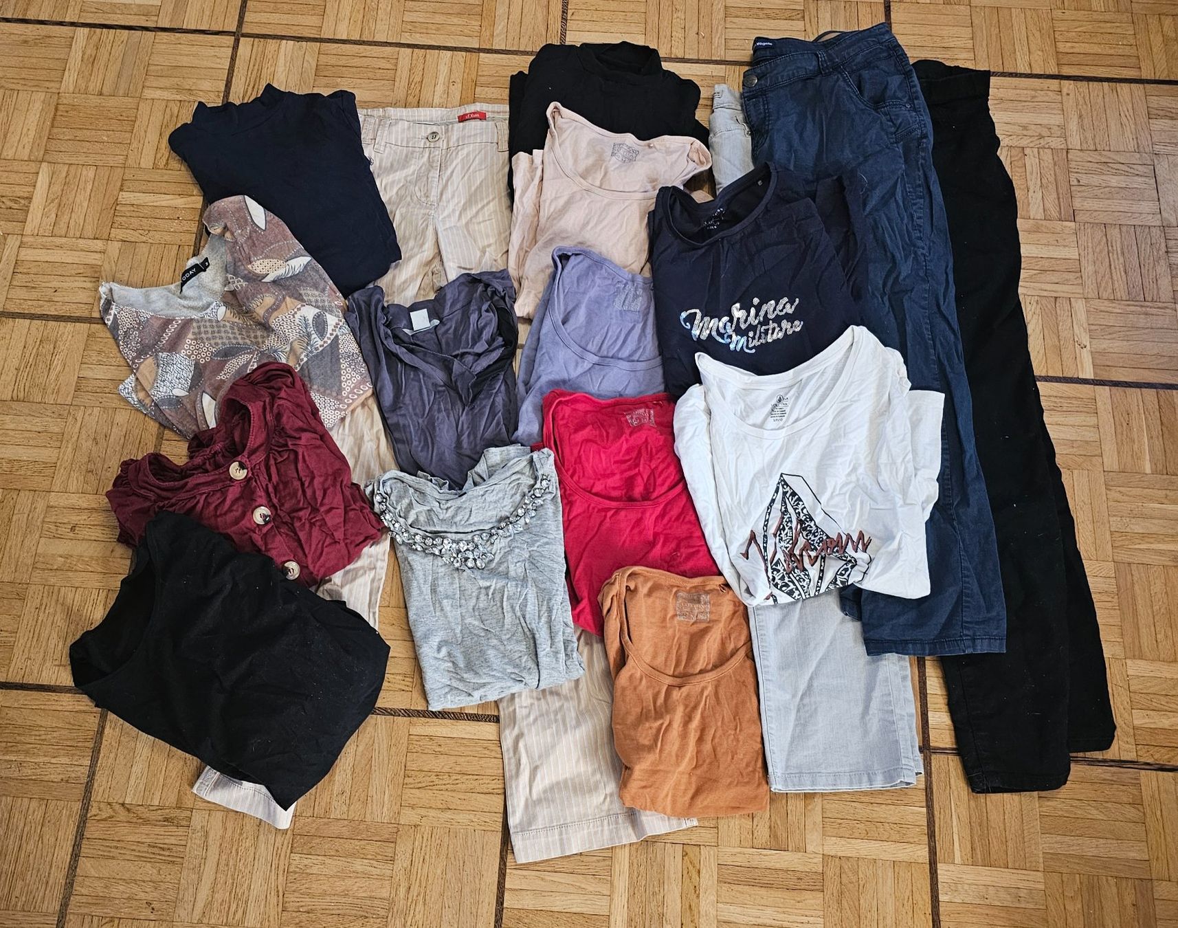 Lotti di vestiti: Casual Basic Paket Gr. M mit Marken und Emoji Kleid – Usato da Füllinsdorf venduto da Sunnebliemli7 1