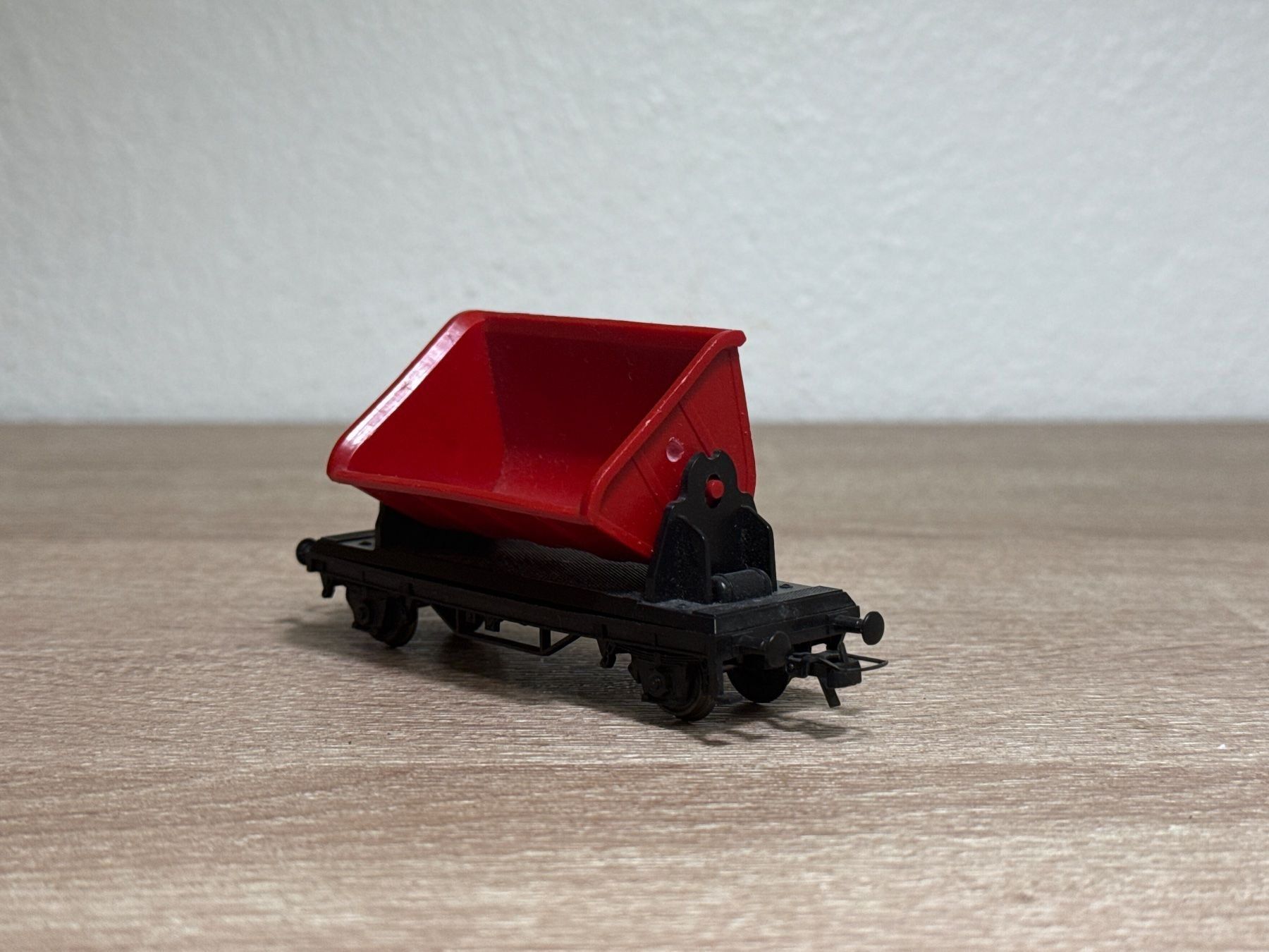 Roco Modellini di ferrovie: Roco Güterwagen (115) – Usato da St-Aubin-Sauges venduto da Lo_Go 3