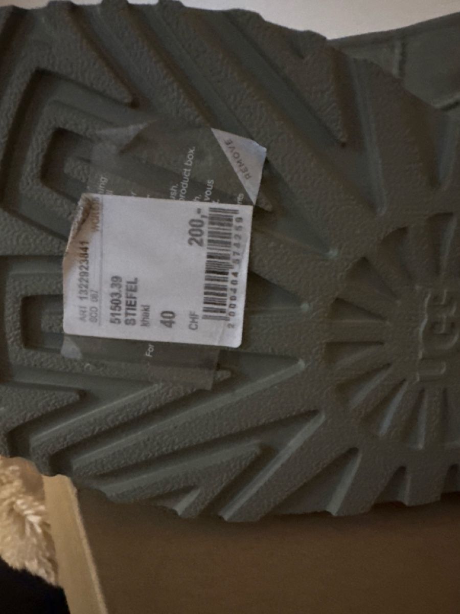 Ugg Chaussures femmes: UGG Ultra Mini Platform Boots Olive Like New – D'occasion à Birsfelden par Maranata3 1
